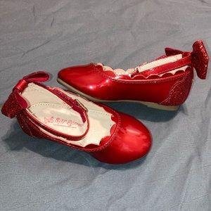 Red bow shoes size C5